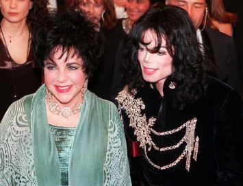 Врач Майкла Джексона, обвиняемый в убийстве поп-короля, переложил вину на Элизабет Тейлор