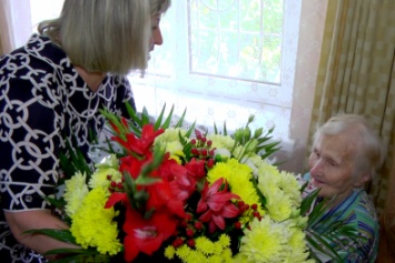 Жительницу Каменского поздравили со 106-летием