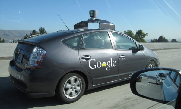 Беспилотный автомобиль Google в тринадцатый раз попал в аварию