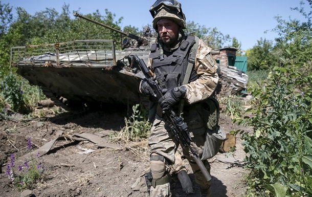 В результате обстрела Марьинки погибли двое украинских военных