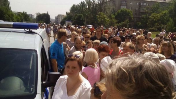 Захарченко пообещал дончанам позвонить Порошенко по поводу пенсий