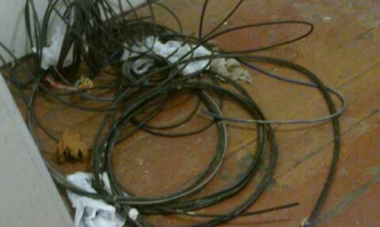 В Днепродзержинске задержали вора со связкой телефонного кабеля