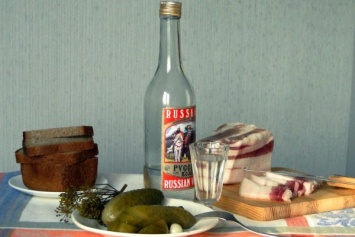 В Украине бабушка продала внучку за бутылку водки