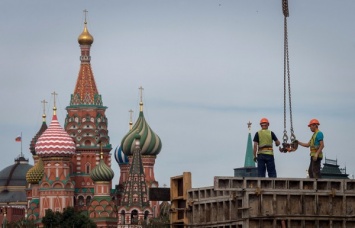 Земляной покров для парка «Зарядье» доставят по Москва-реке