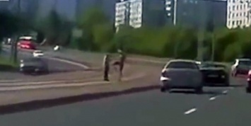 В Москве стритрейсер на Ferrari пнул пенсионера, переходившего дорогу