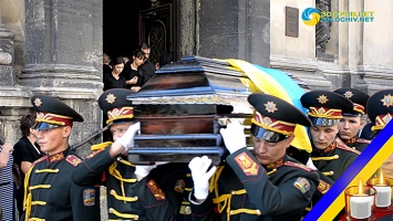 На Львовщине дом погибшего "героя АТО" обокрали во время его торжественных похорон