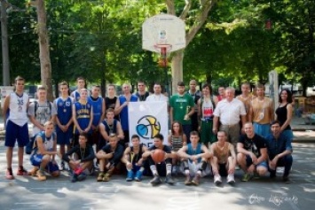 В Николаеве прошел турнир по уличному баскетболу "Nikolaev Cup 3&215;3"