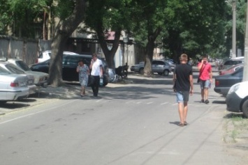 На одесской Молдаванке пешеходная зона «превратилась» в парковку (ФОТО)