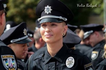 От рака скончалась самая привлекательная полицейская Киева
