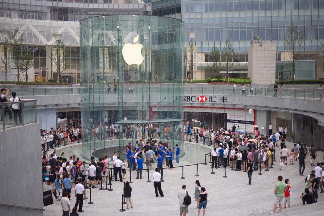 Apple запретила китайцам копировать дизайн цилиндрического Apple Store