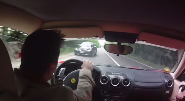 Водитель Ferrari F430 чуть не отправил себя и пассажира на тот свет (видео)