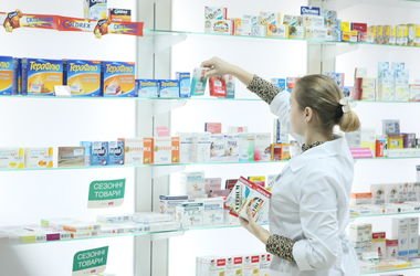 Украинцы отказываются от дорогих импортных лекарств