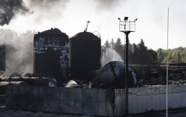 Пожар на нефтебазе под Киевом наконец потушили