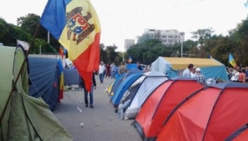 Социалисты сняли палатки в центре Кишинева, но говорят - ненадолго