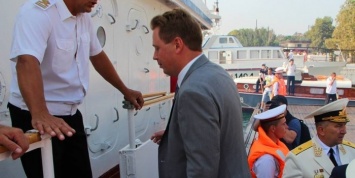 Нового губернатора Севастополя не хотели пускать на катер в день ВМФ