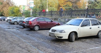 В Симферополе не осталось ни одной бесплатной парковки или автостоянки