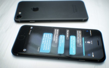 Фото выключателя звука для iPhone 7 подтверждает слухи о новой модели в цвете Space Black
