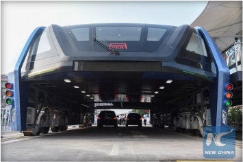 Китай достроил-таки автобус будущего, парящий над пробками! Фантастика!