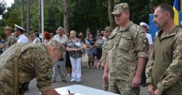 В Николаеве 60 военных моряков приняли присягу на верность Украине