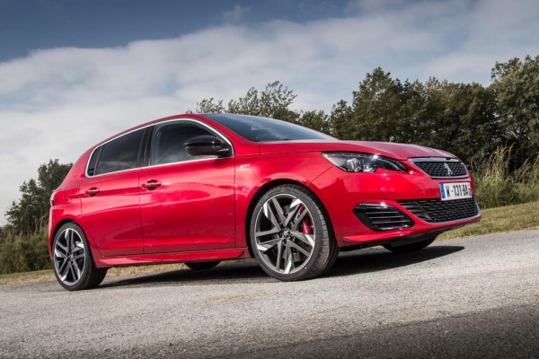 Фото Peugeot 308 GTi утекли в сеть раньше дебюта