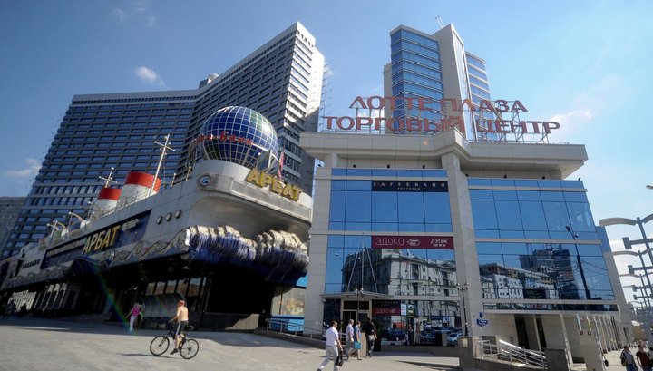 В центре Москвы горит торговый комплекс «Лотте Плаза»
