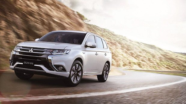 Обновился гибрид Mitsubishi Outlander