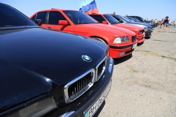 Автомобили, гонки и девушки: на Взлетке открылся фестиваль BMW
