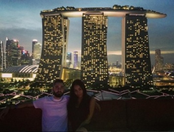 Рэпер Мот и его супруга проводят медовый месяц в Сингапуре