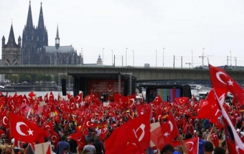 В Турции прошел массовый митинг в поддержку Эрдогана