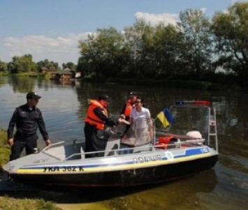 Первую полицейскую лодку сегодня запустили в Вышгородском учебном центре подготовки полицейских