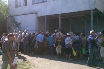 Житель Донецка умер в Запорожье в очереди за переоформлением пенсии