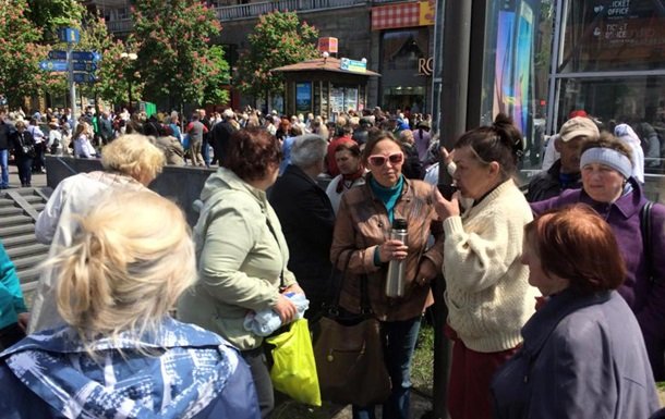 В Киеве на Бессарабской площади тысячи митингующих