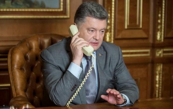 Порошенко и премьер-министр Канады провели переговоры по телефону