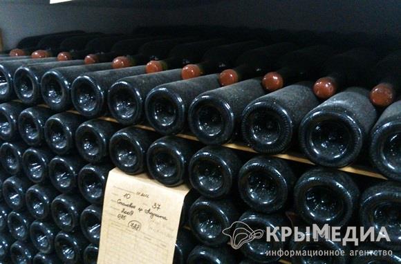 В Симферополе пытались незаконно продать 150 бутылок коллекционного вина за 10 млн рублей, – ФСБ (ВИДЕО)