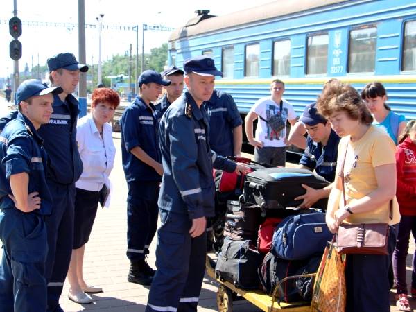 Спасатели устроили экскурсию по Киеву детям, прибывшим из зоны АТО
