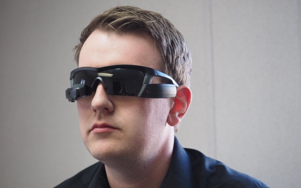 Intel может создать конкурента Google Glass