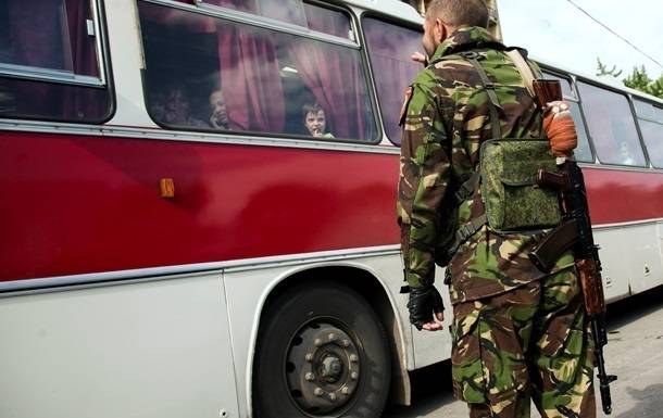 Сепаратисты намерены эвакуировать 1300 человек из зоны боевых действий