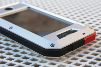 «Калашников» начал продажи противоударного и водонепроницаемого «тактического» чехла для iPhone 6 / 6s