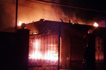 В Марьинке снаряды разрушили четыре дома и школу