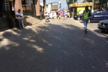 Помогать разгонять торгующих в центре Мариуполя попросят казаков (ФОТО, ВИДЕО)