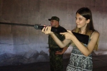 В Покровске (Красноармейске) участники "Лиги будущих полицейских" учились обращаться с оружием