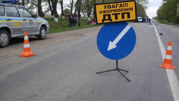 Под Киевом иномарка врезалась в дерево, погибли четверо