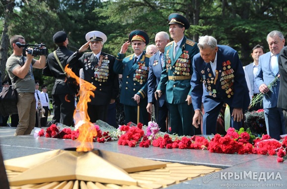 В Крыму чествуют погибших в Великой Отечественной войне (ФОТО)