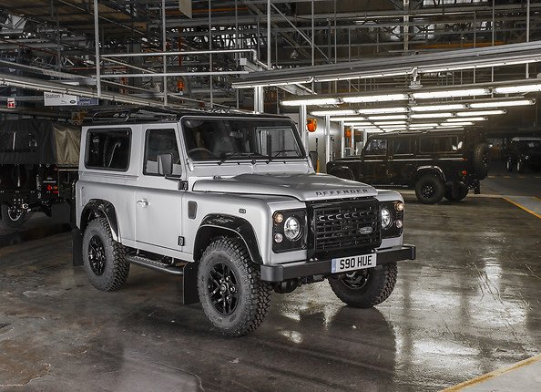 2-миллионный экземпляр Defender выпустили в Land Rover