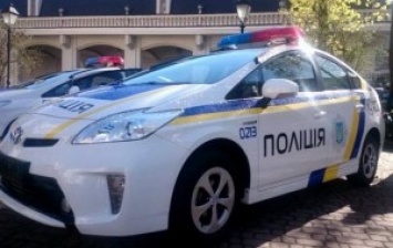 Николаевских полицейских поймали за распитием спиртных напитков в служебной машине
