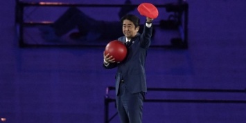 Премьер Японии появился на закрытии Олимпиады в образе Супер Марио