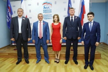 Аксенов, Поклонская, Бальбек и Шеремет получили удостоверения кандидатов в депутаты Госдумы (ФОТО)