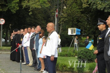 Стометровый Государственный флаг Украины развернули в Ужгороде