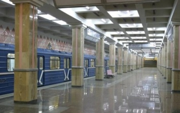 В Харькове прыгнувшую с детьми под поезд метро женщину будут лечить принудительно