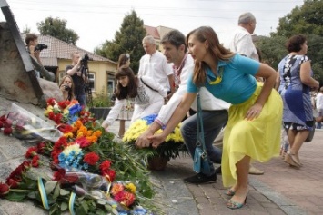 На двадцатипятилетние страны в Полтаве почтили память 25-ти погибших земляков